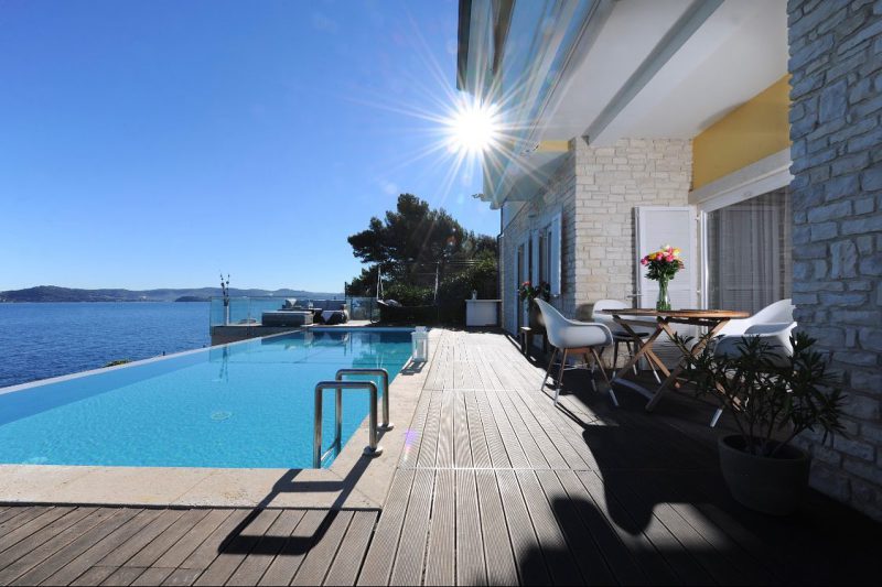 SIXL luxury villas and apartments facilities